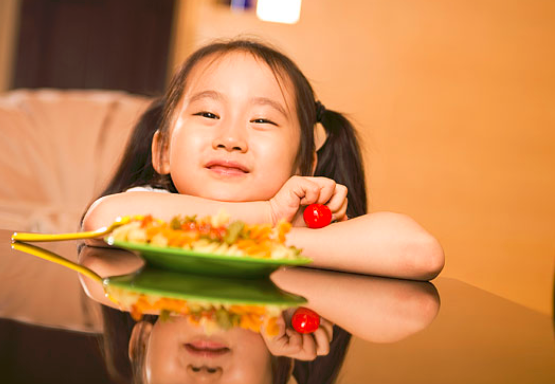 孩子吃饭慢怎么办_如何培养孩子的进餐习惯_孩子吃饭时间多少正常_有什么危害_原因  第3张