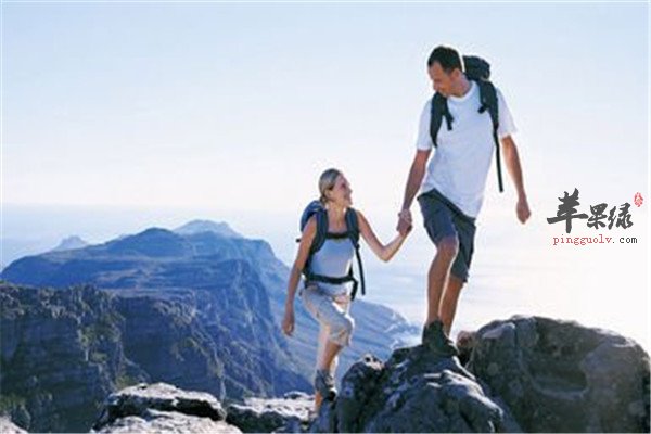 立秋后的养生之选 登山冷水浴