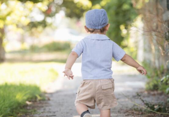 小孩多大会走路_小孩怎么学走路